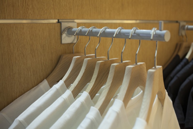 Виды вешалок для одежды – как выбрать правильный вариант для разных типов одежды
