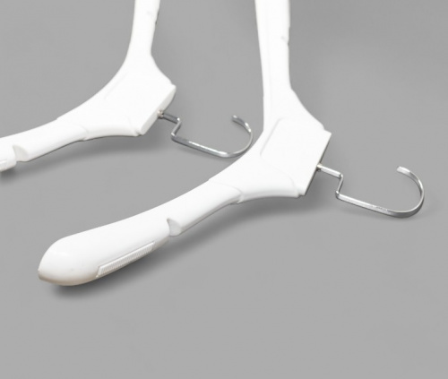 С-211(AM216) Вешалка-плечики пластиковая для одежды L-440 мм