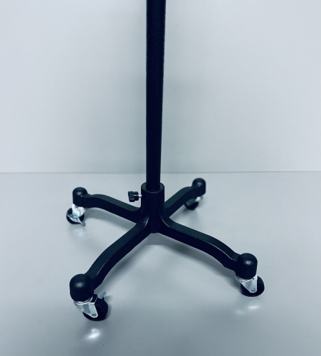 BT-7-21 Ножка металлическая на колесах для портного манекена