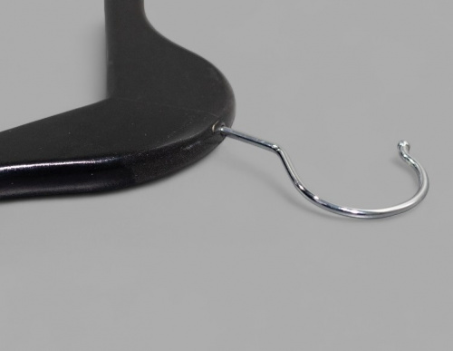 C30N(B/W) Вешалка-плечики деревянная с перекладиной