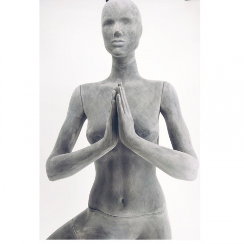 F07127 Манекен женский "Йога" с имитацией лица, стекловолокно