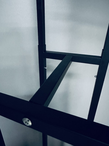 MB.HR43 Вешало черное для демонстрации одежды с 4-мя прямыми лучами (квадратный профиль)