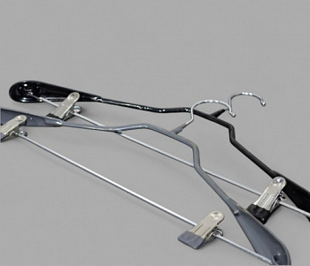 BJ/WJ/SJ-450 Вешалка металлическая в виниловой оболочке с зажимами для брюк L-450 мм